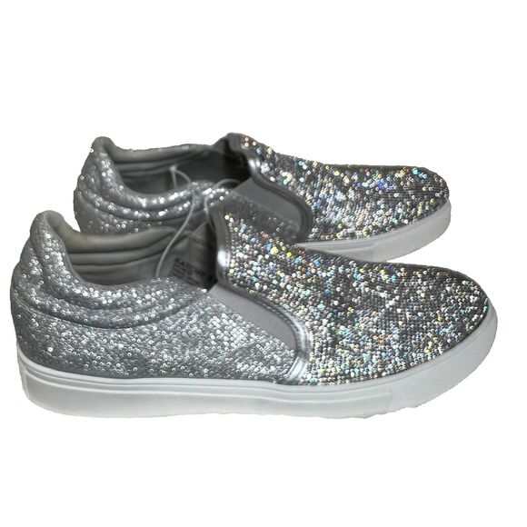 Steve Madden Slip on Rhinestone Boat Sneaker 8.5M Silver Low Platform Bling NWT - Picture 1 of 16